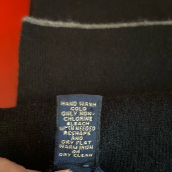 SALE! Cashmere Banana Republic black scarf with gray end trimmings - NWOT- - Picture 4 of 5